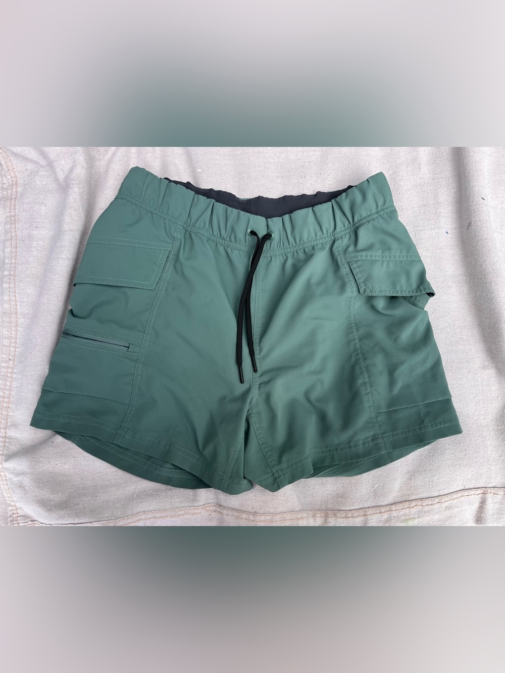 Mountain Hardware womens Trail sender shorts M